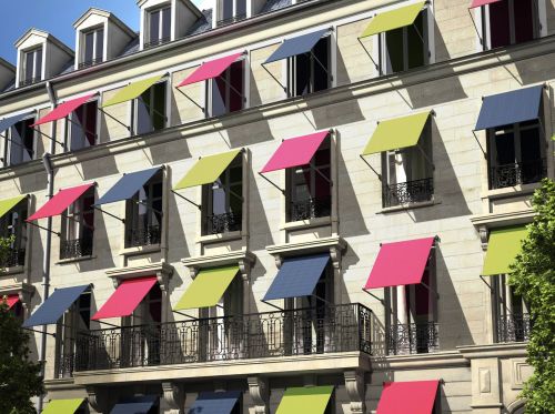 store  à projection extérieur pour fenêtre