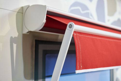 store projection extérieur avec coffre