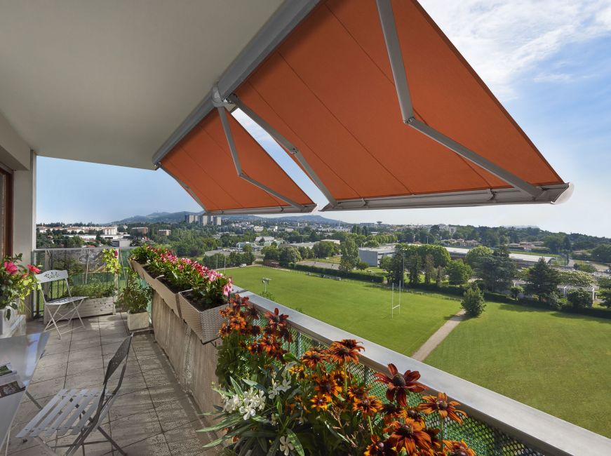 store banne coffre compact pour pose sous balcon ou terrasse