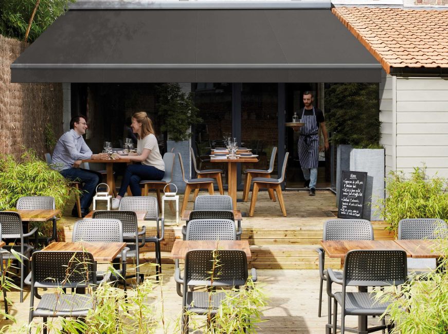store banne extérieur sur terrasse toile gris anthracite