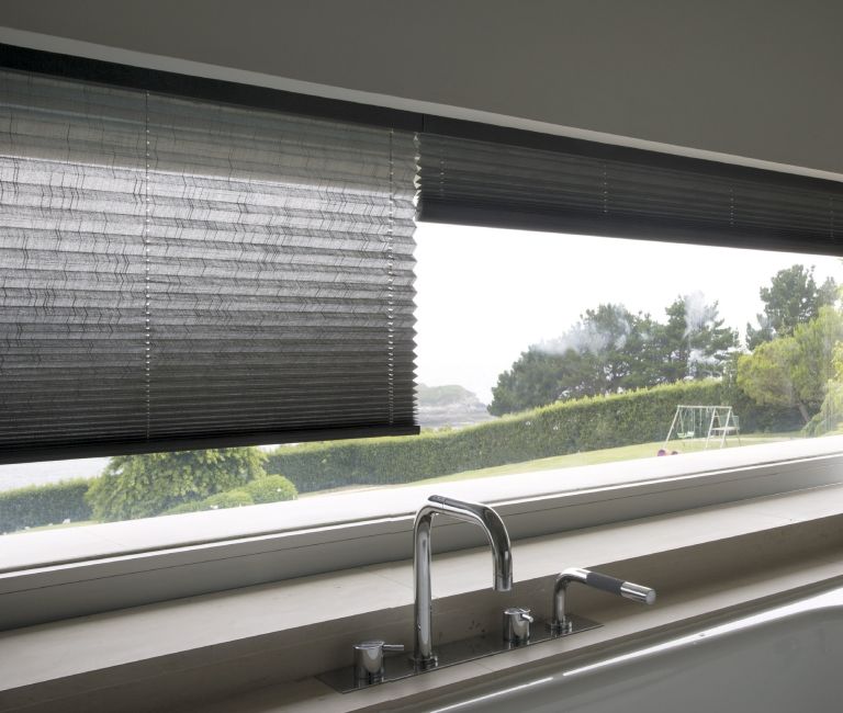 store plisse sans cordon à remontée manuelle