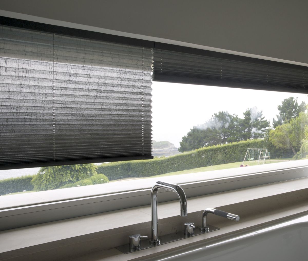 store plisse sans cordon à remontée manuelle